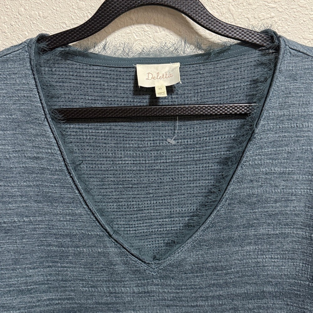 Deletta Anthropologie Blue Gray Slub Knit Tiered‎ Peplum V-Neck Top XS - Picture 6 of 9